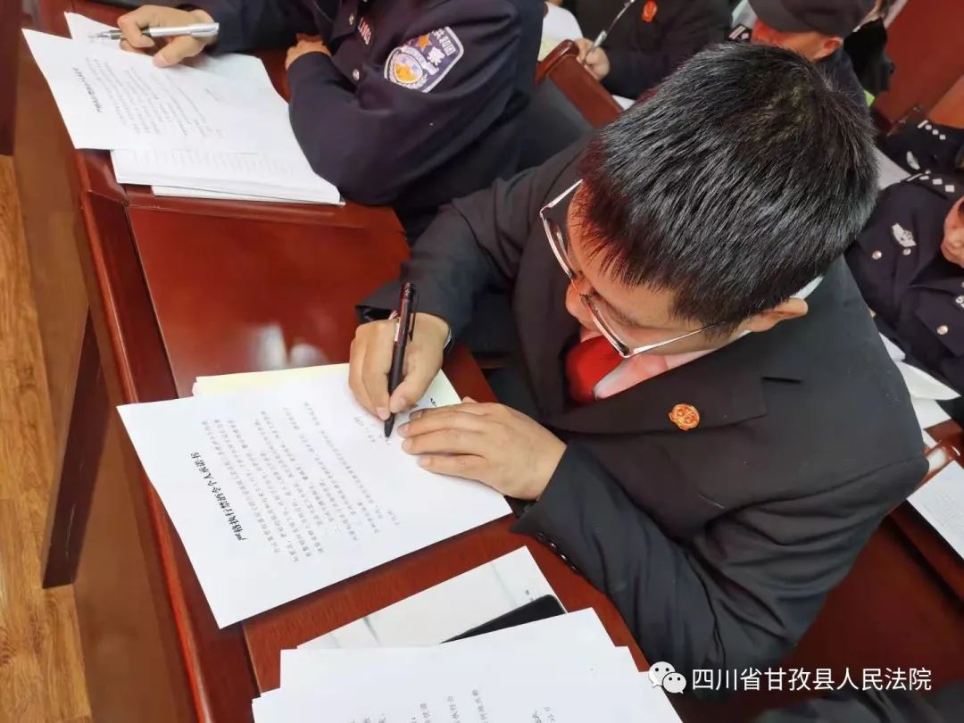 篮球裁判长在教练会上做出比赛纪律要求